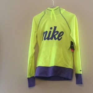 Nike women’s therma-fit hoodie